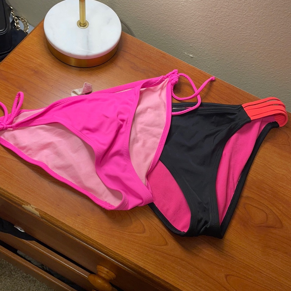 Low waisted bikini bottoms